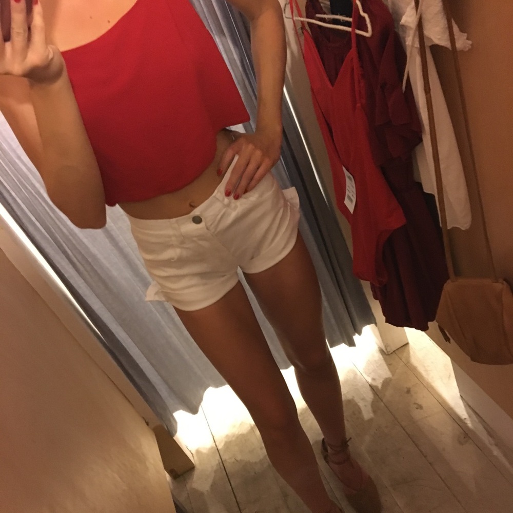 BRANDY MELVILLE WHITE SHORTS